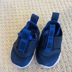 Infant Nike sneaker shoes in blue size 2C